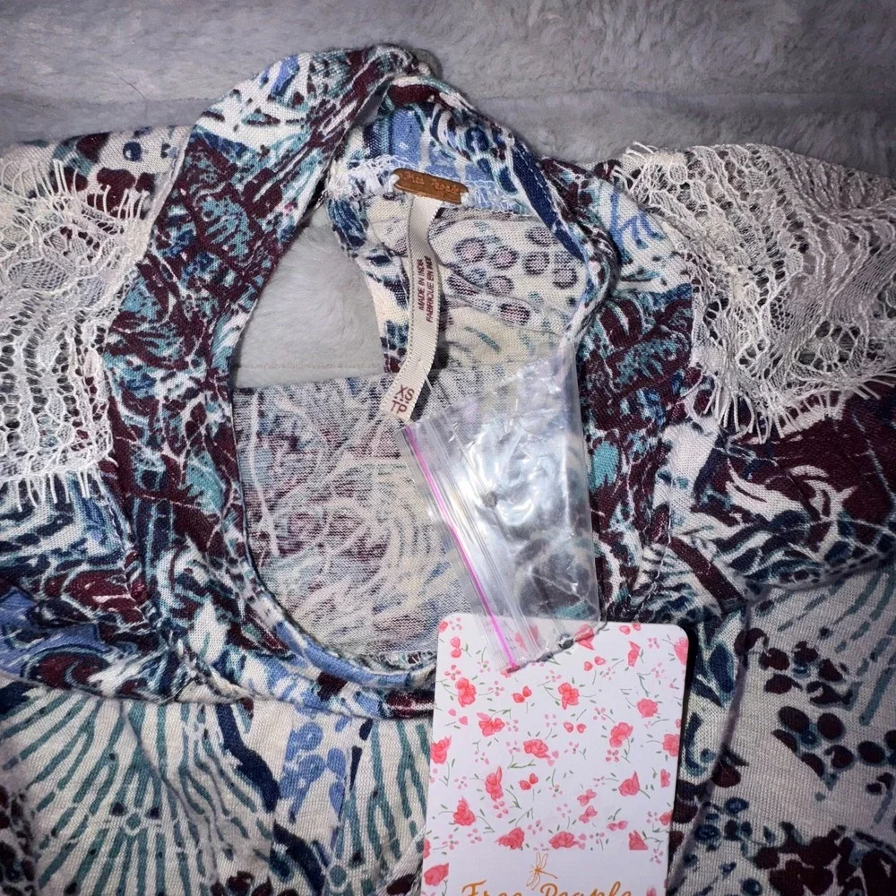Free People Top Womens XS Tunic Snow Combo Lace Trim Floral Printed Keyhole Back